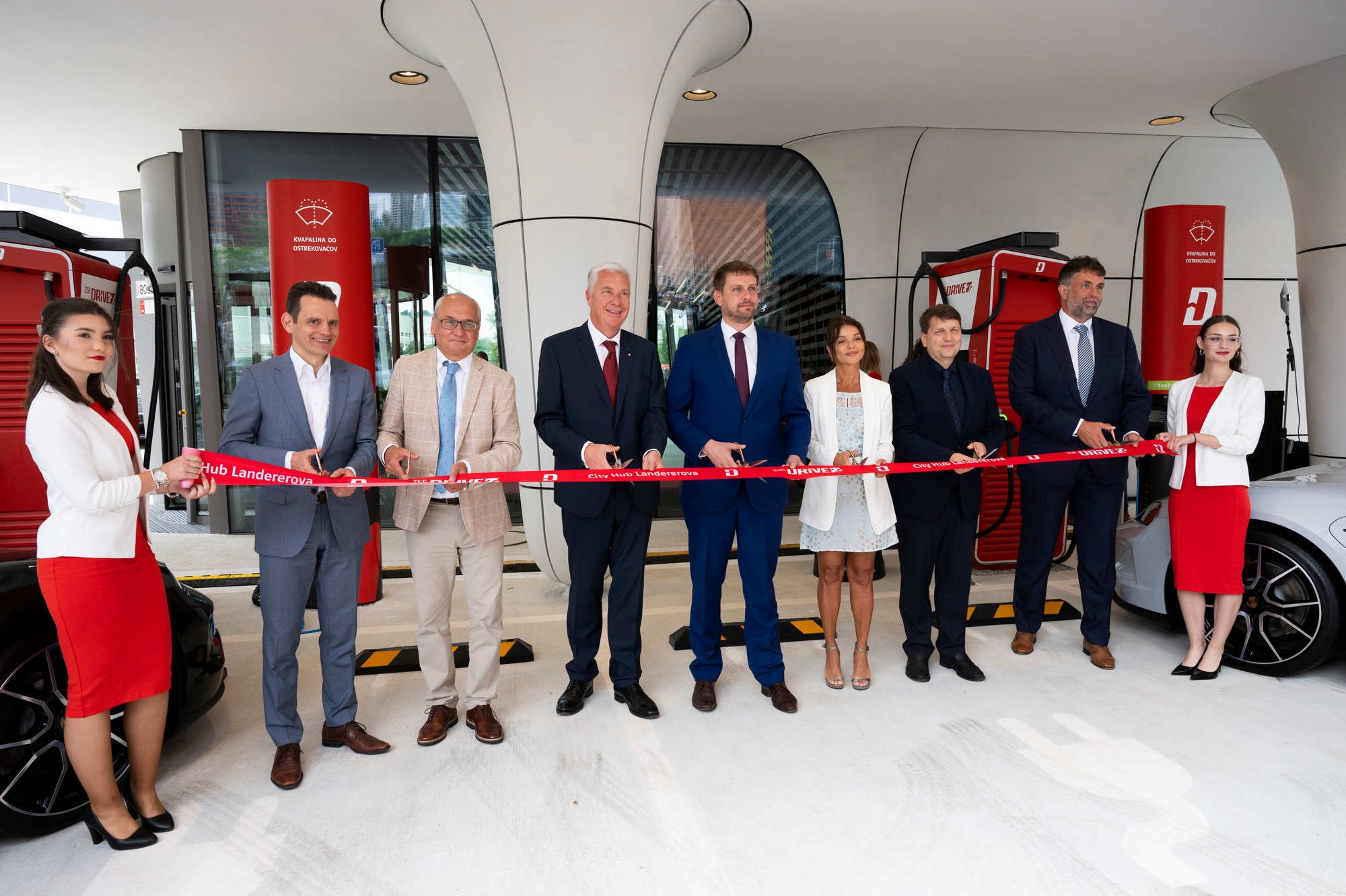 ZSE Drive otvára prvý mestský nabíjací hub pre elektromobily